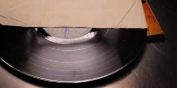 Vinyl Records Resurgence: Why Physical Albums Are Back in the US - Cover Image