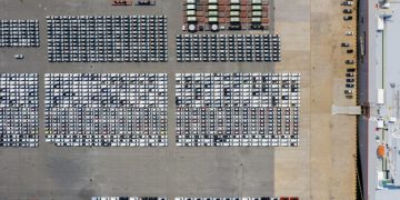 Decoding US Trade Policy Shifts: Impact on Manufacturing - Cover Image